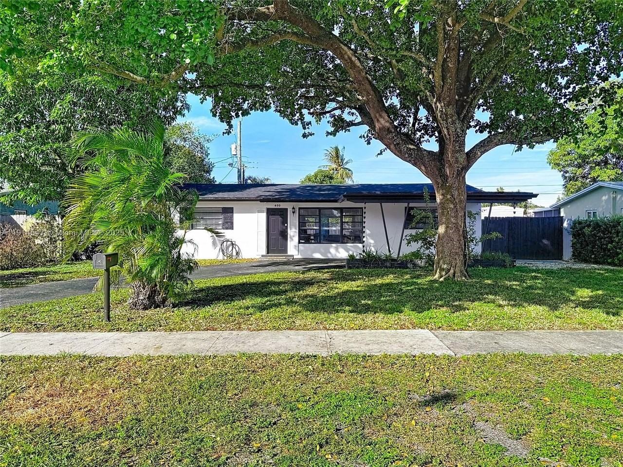 600 N 66th Ter - Photo 4 of 50