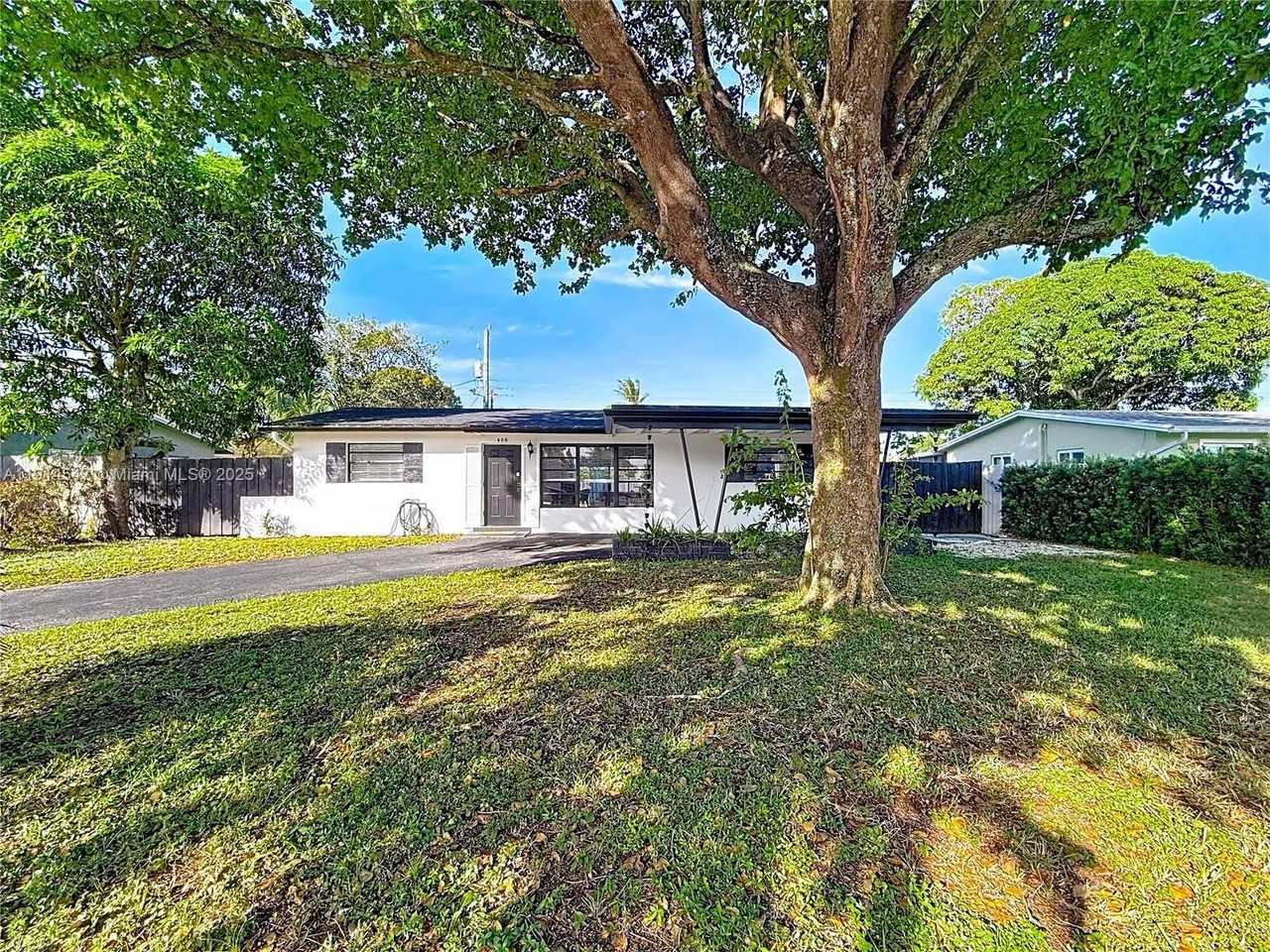 600 N 66th Ter - Photo 5 of 50