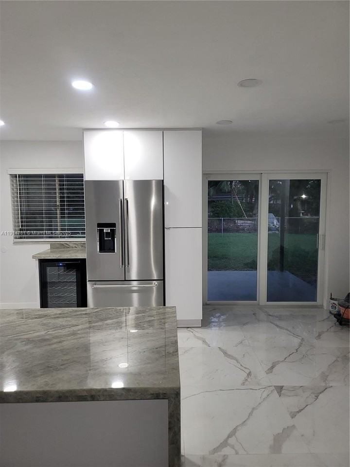 5651 Sw 109th Ct #0 - Photo 5 of 17