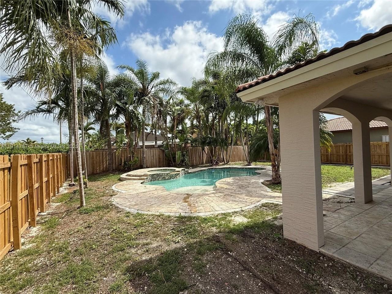 4157 Northeast 14th Street #4157 - Photo 3 of 26