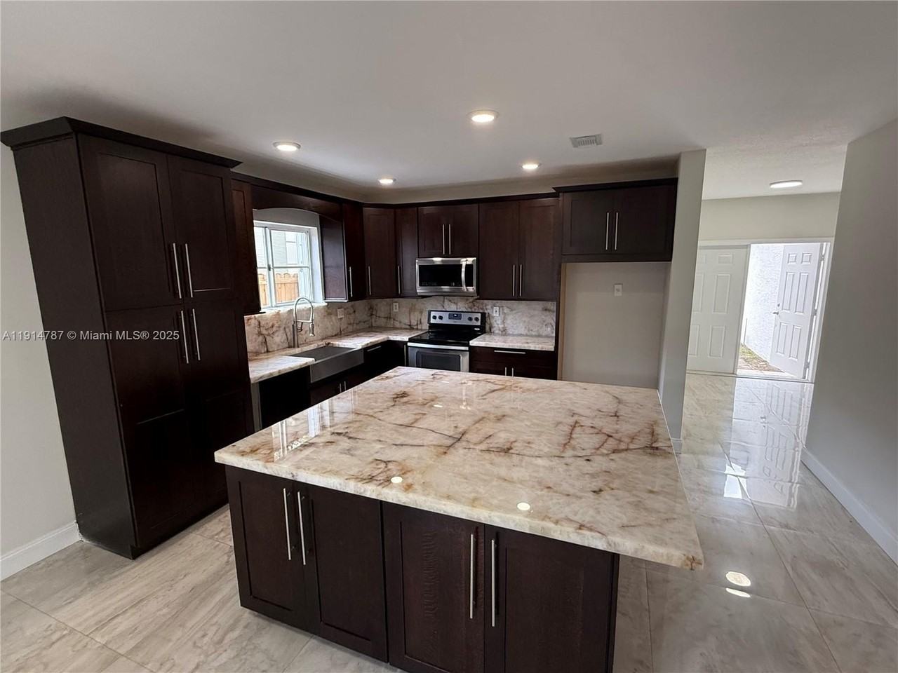 4157 Northeast 14th Street #4157 - Photo 7 of 26