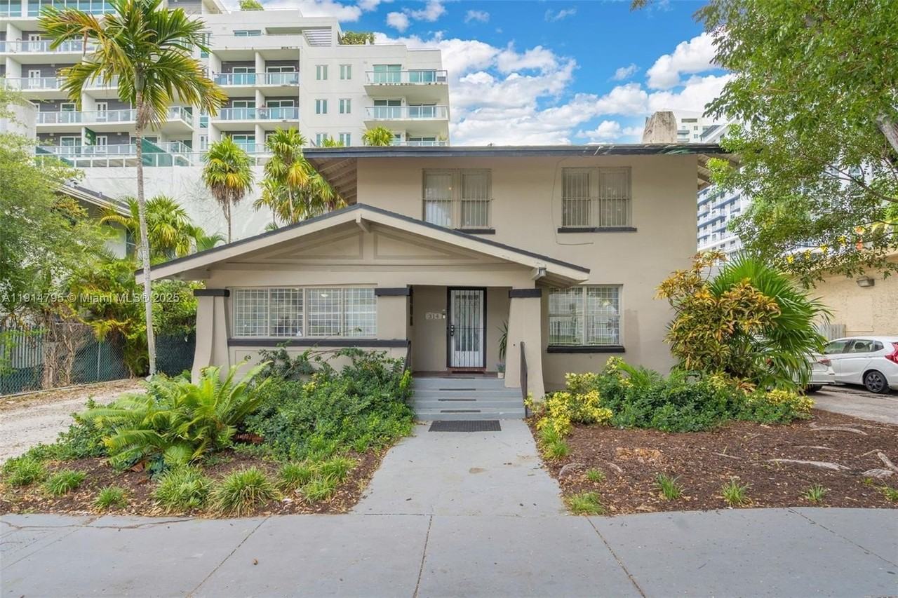 314 Ne 26th Ter - Photo 2 of 40