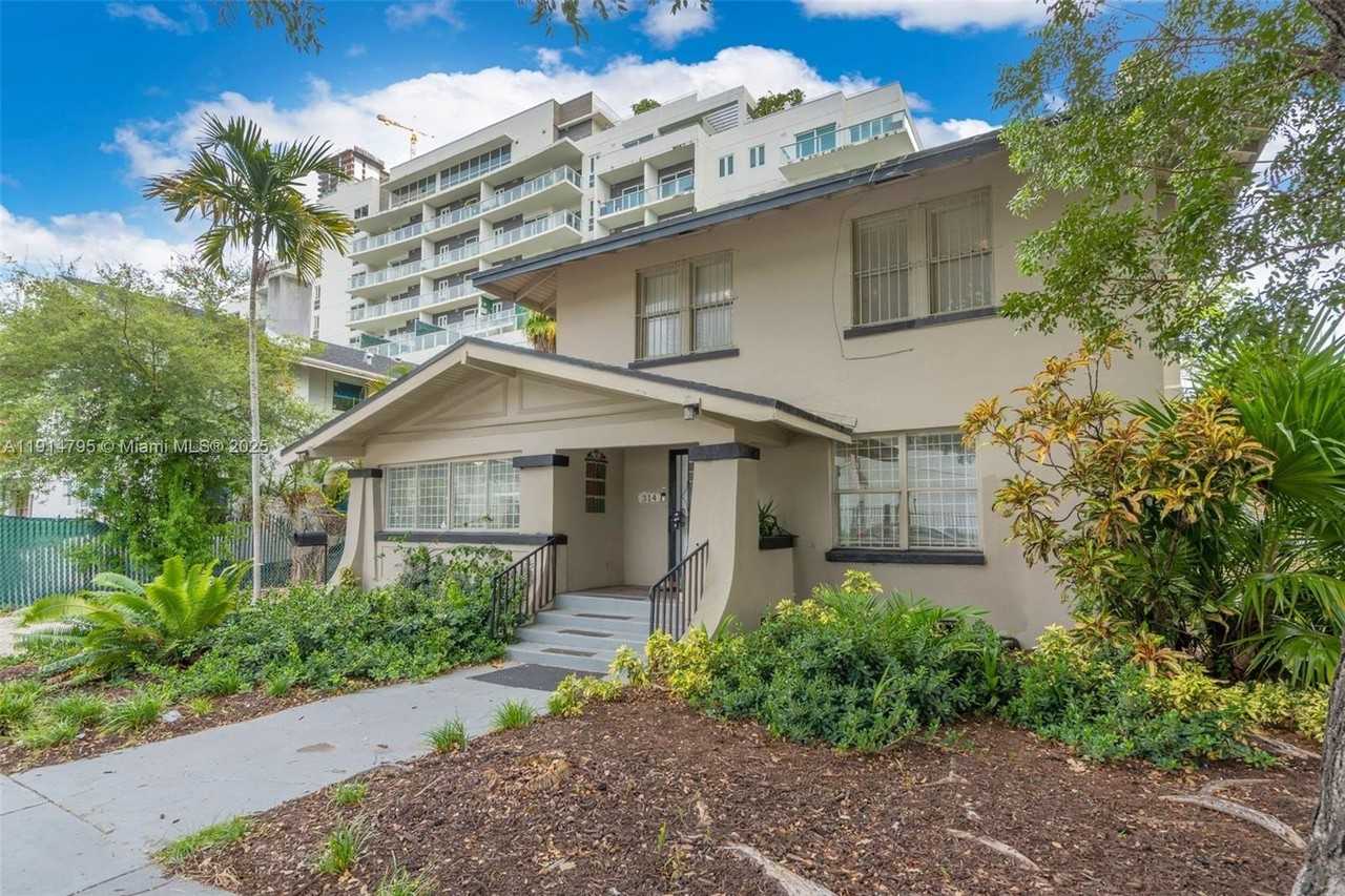 314 Ne 26th Ter - Photo 4 of 40