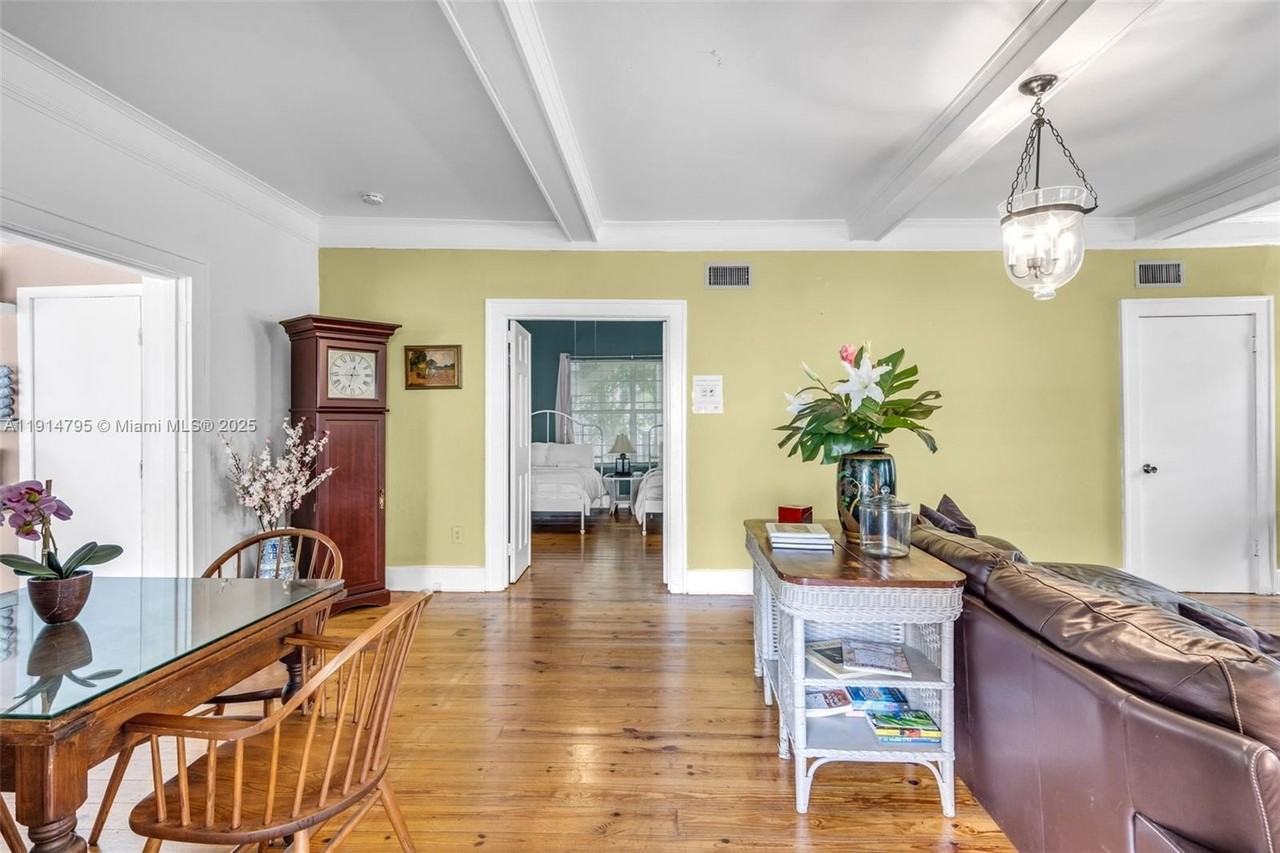 314 Ne 26th Ter - Photo 5 of 40