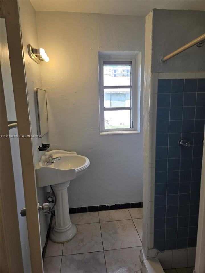 1437 Ne 110th Ter #2 - Photo 6 of 8