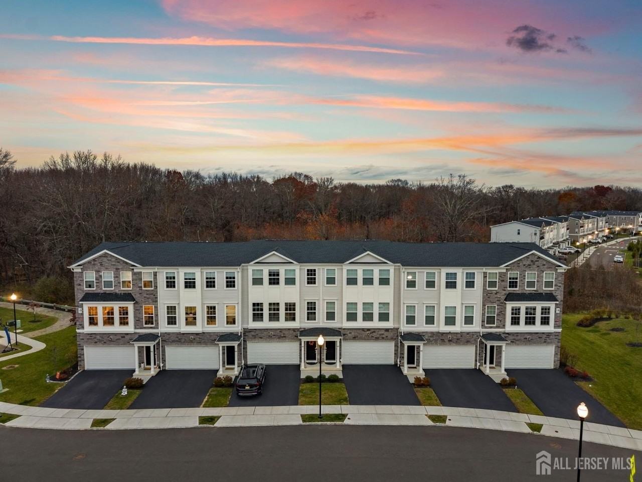 1901 Swales Ct - Photo 3 of 50