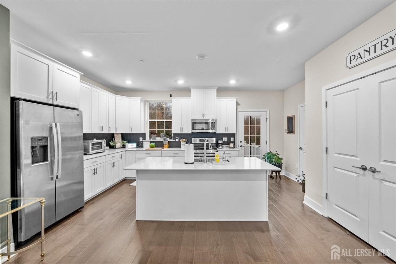 1901 Swales Ct - Photo 7 of 50