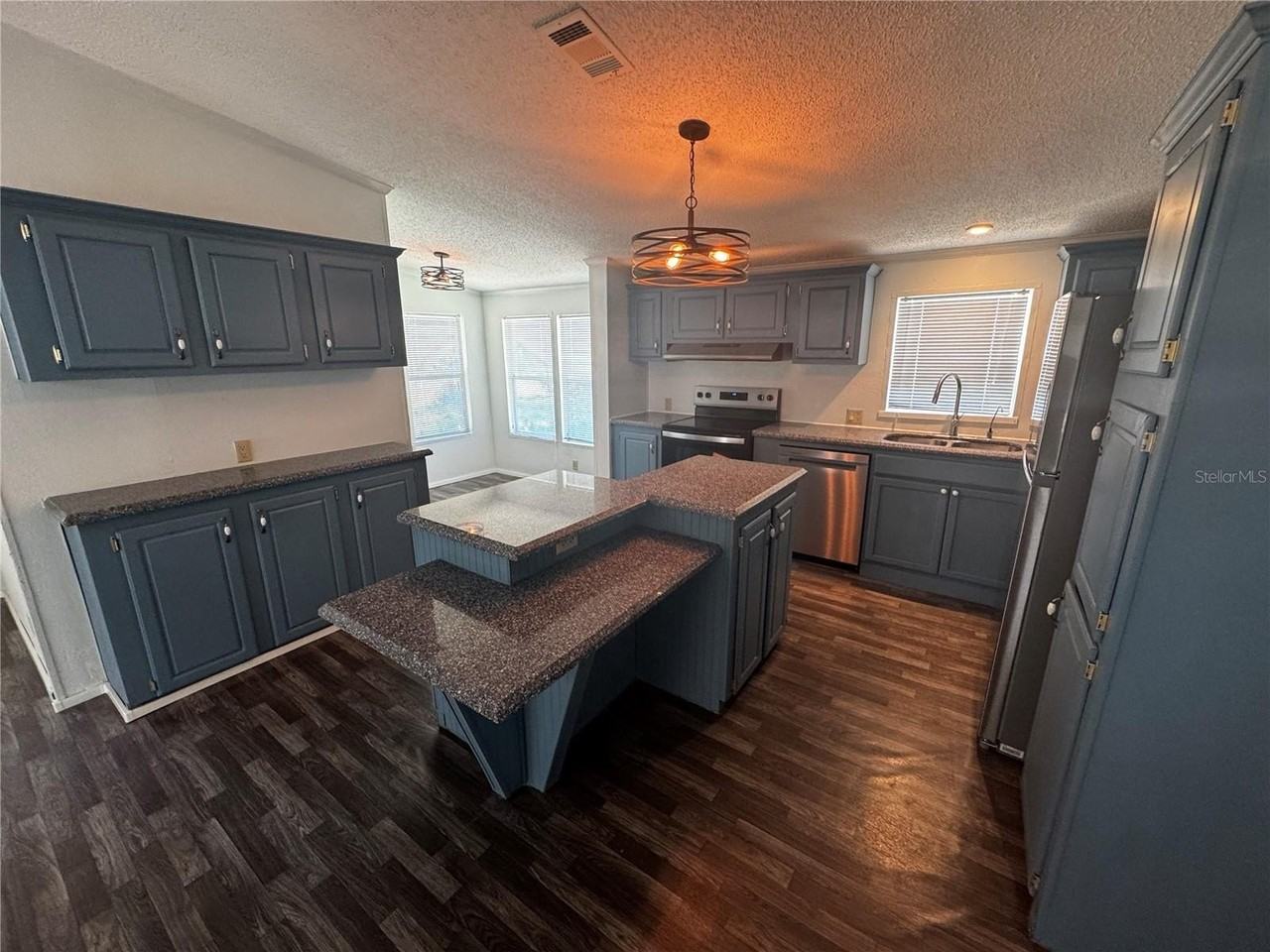 1827 Leesburg Blvd - Photo 5 of 19