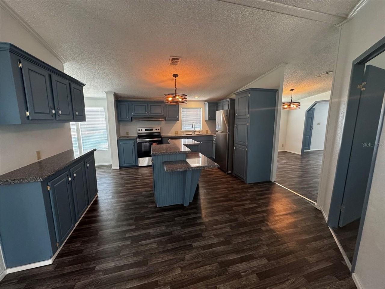 1827 Leesburg Blvd - Photo 6 of 19