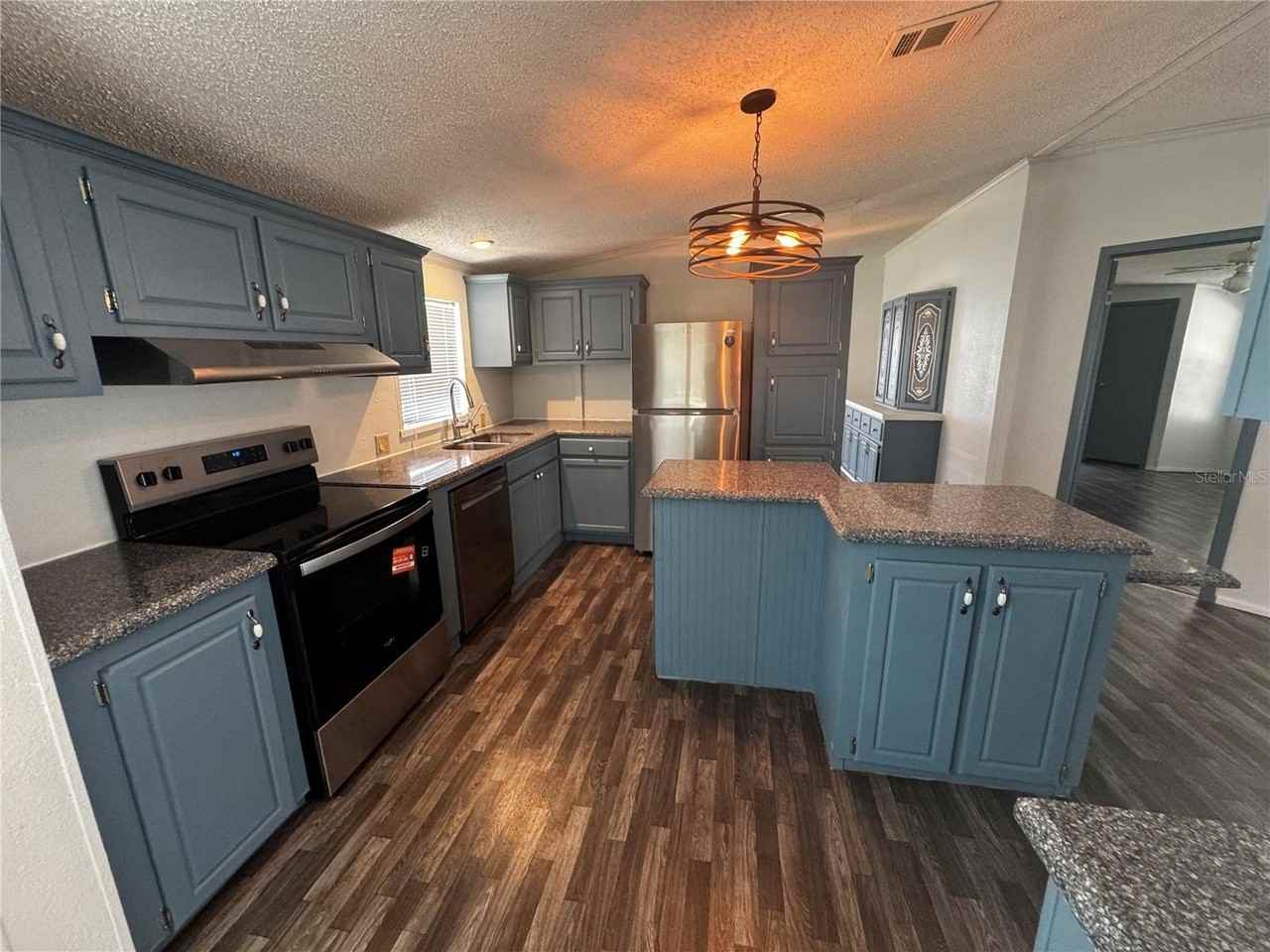 1827 Leesburg Blvd - Photo 7 of 19