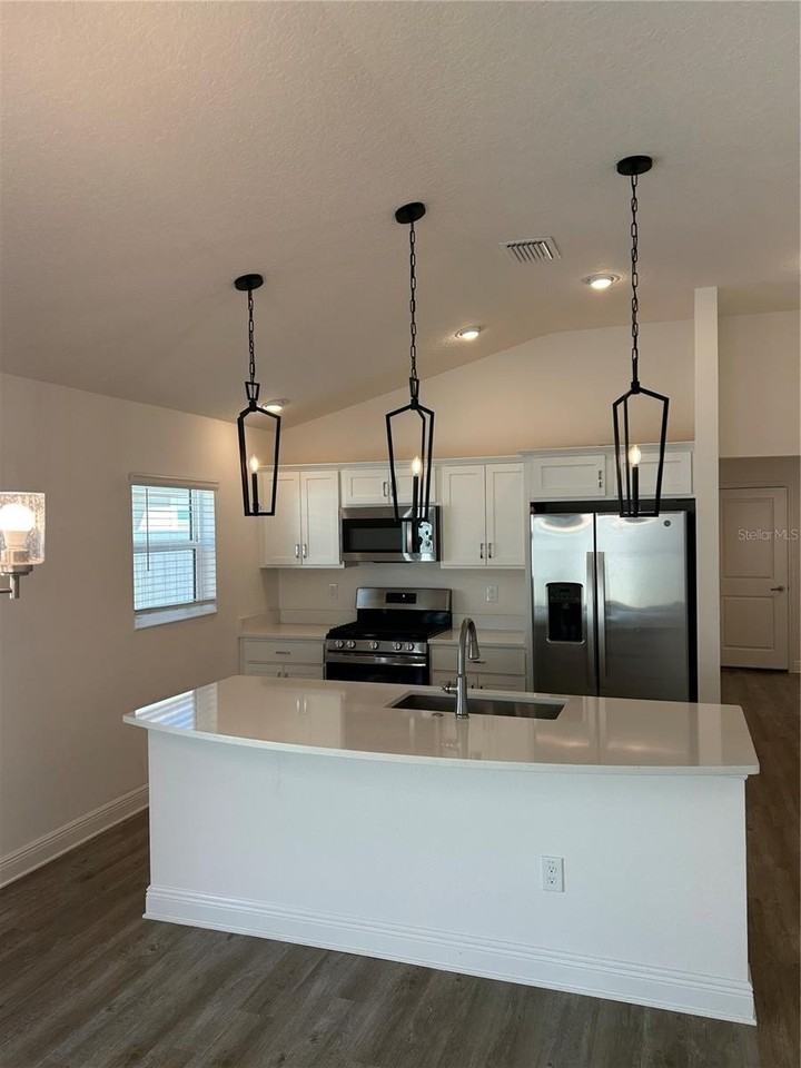 6986 Elaine Ct - Photo 3 of 12