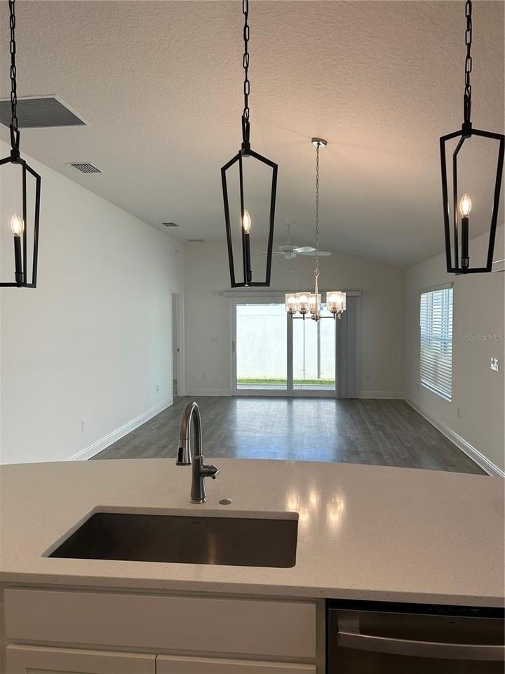 6986 Elaine Ct - Photo 4 of 12