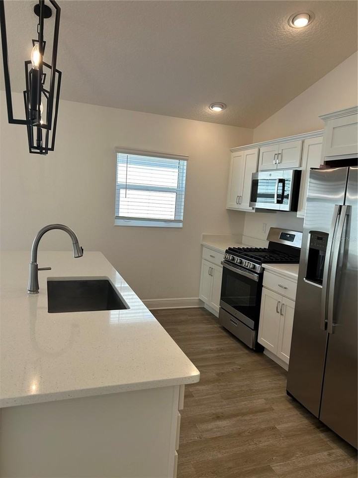 6986 Elaine Ct - Photo 5 of 12