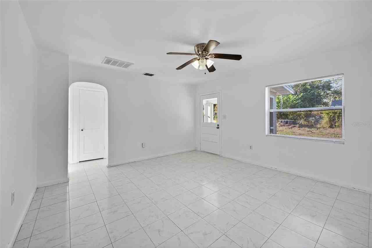 147 Palm Dr - Photo 3 of 11