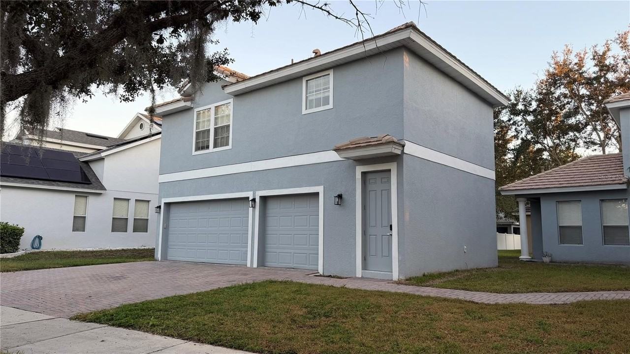 7121 Blue Indigo Cres - Photo 2 of 10