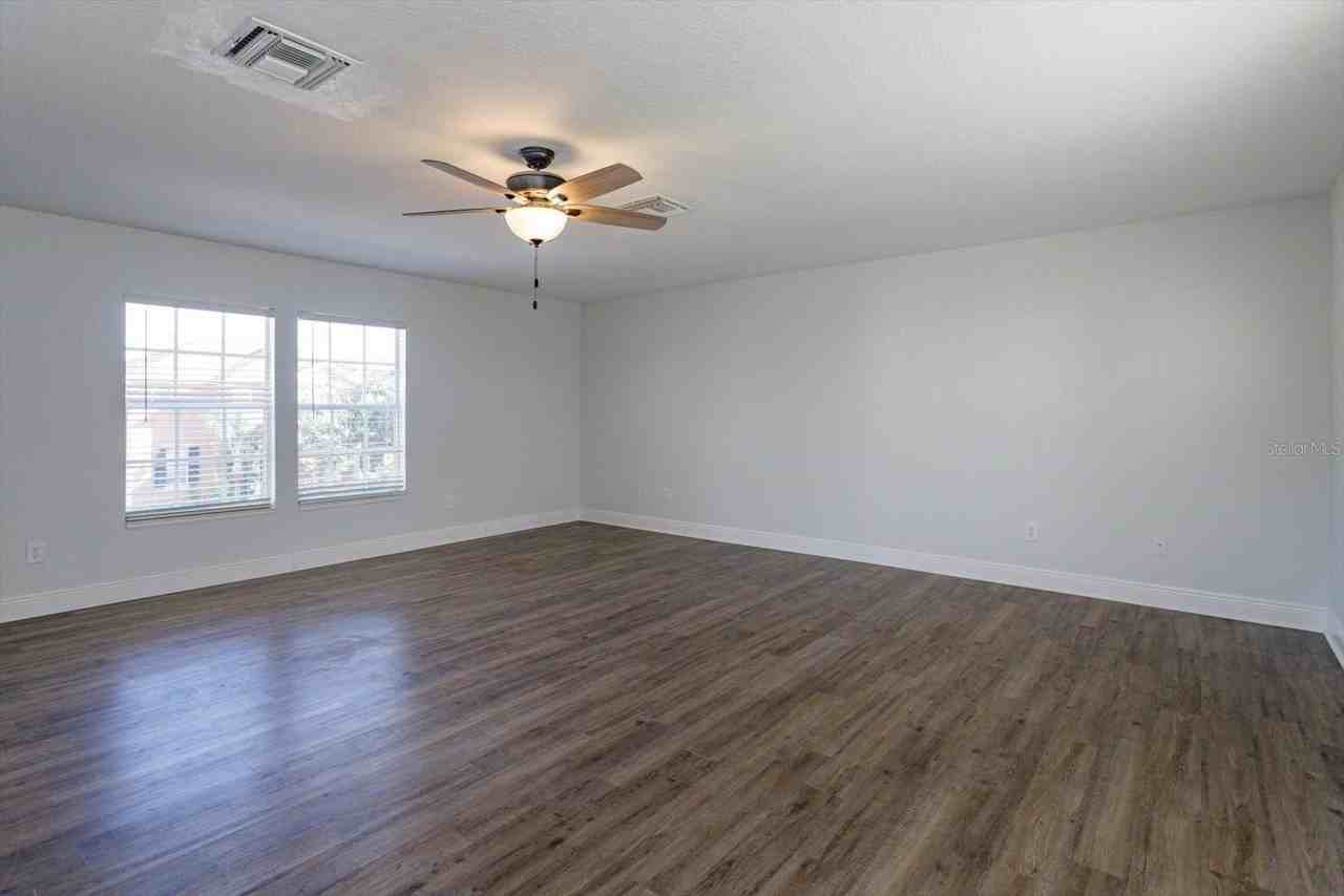 7121 Blue Indigo Cres - Photo 5 of 10