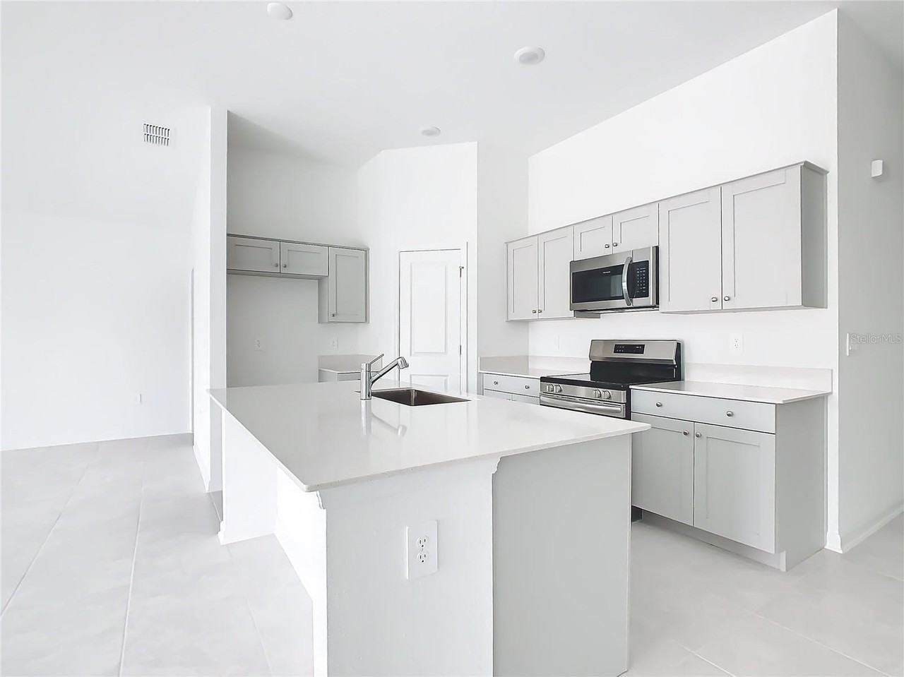 421 Sandbar Ln - Photo 7 of 24