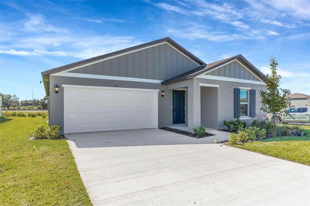 2155 Lone Oak Ln - Photo 2 of 32