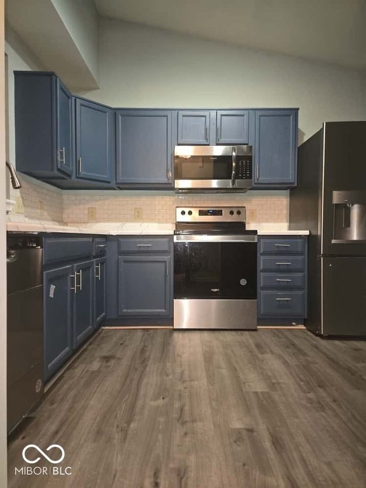 8209 Twin River Dr - Photo 2 of 16