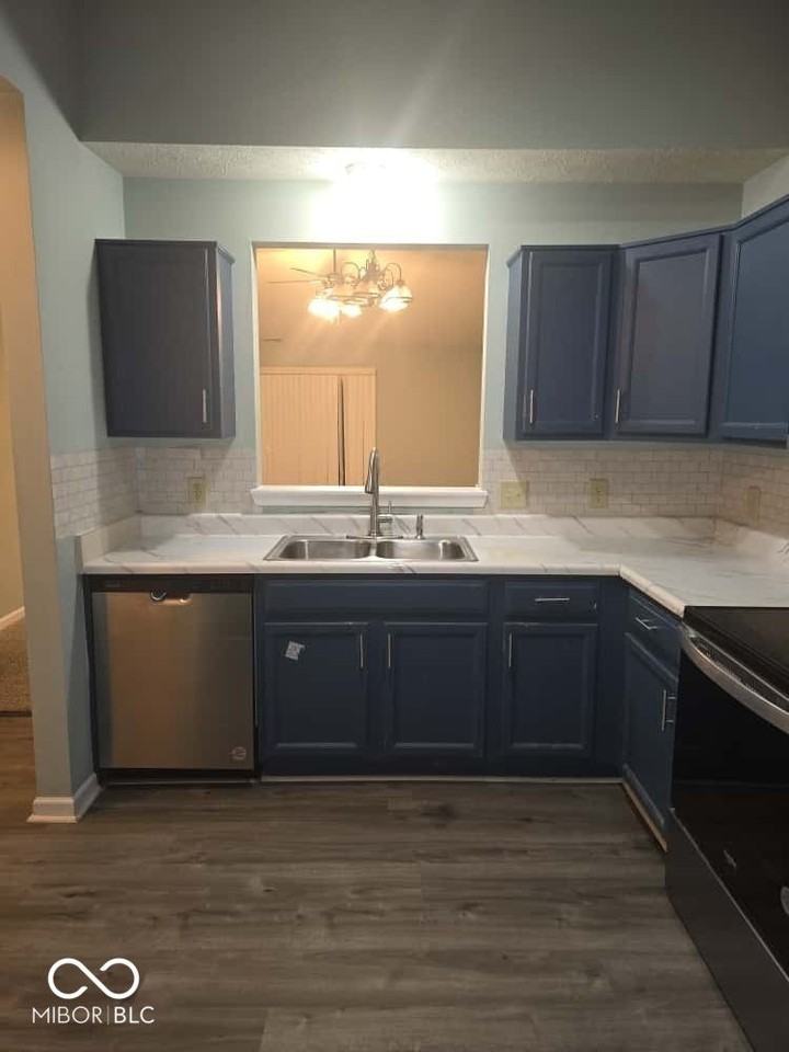 8209 Twin River Dr - Photo 3 of 16