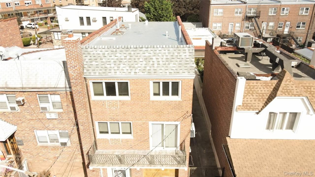 59-27 5927 Unit 2 71 Street unit: 2 #2 - Photo 2 of 18