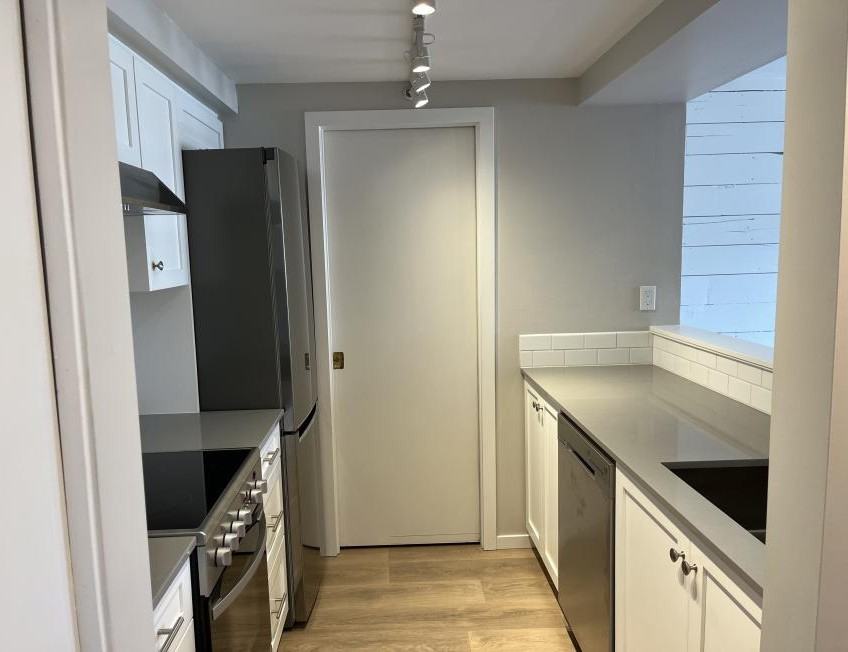 973 7th Ave W - Photo 2 of 10