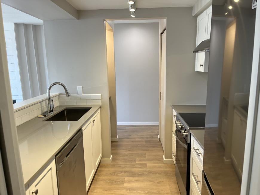 973 7th Ave W - Photo 3 of 10