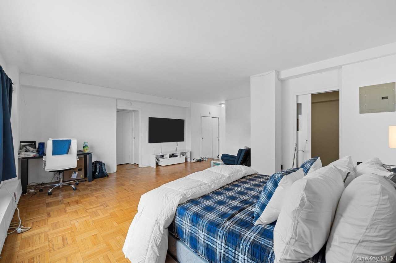 4 Fordham Hill Oval #9E - Photo 2 of 17