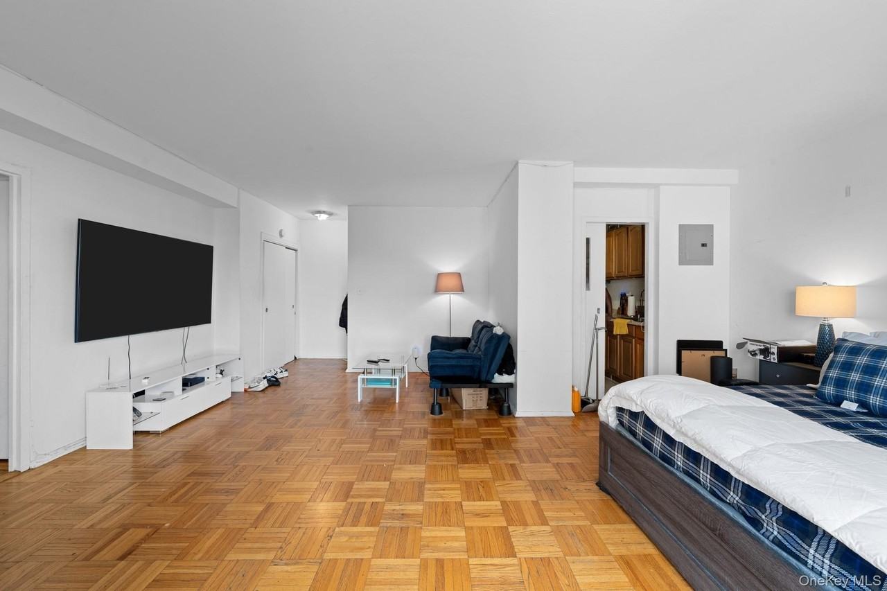 4 Fordham Hill Oval #9E - Photo 3 of 17