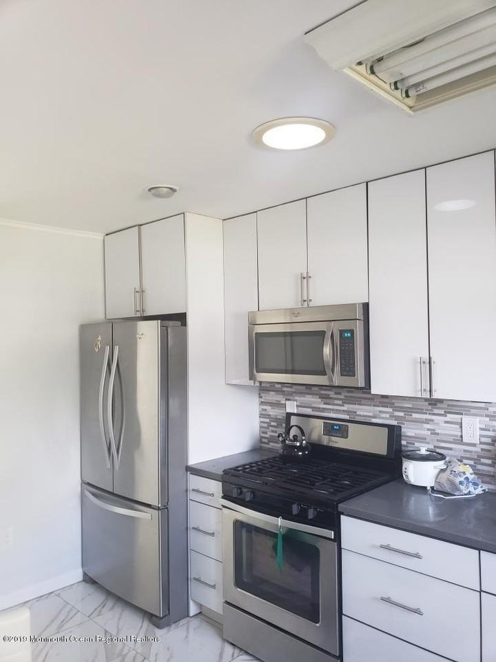 240 Castlewall Ave - Photo 3 of 6