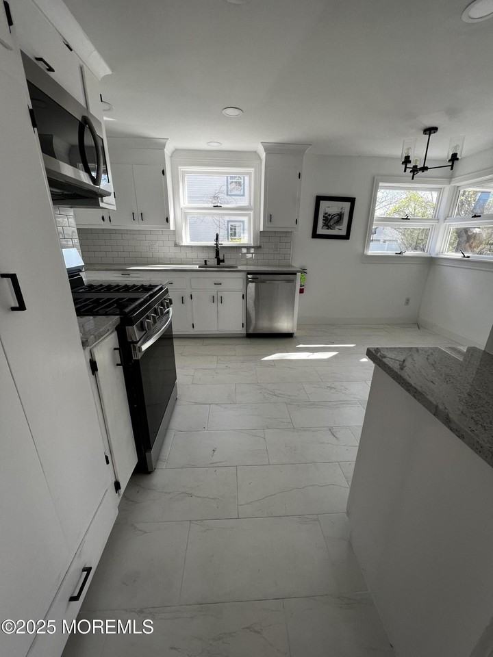 205 Locust Ave - Photo 3 of 10