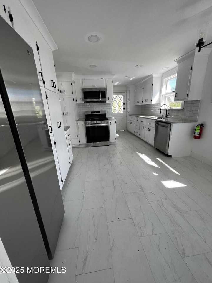 205 Locust Ave - Photo 4 of 10