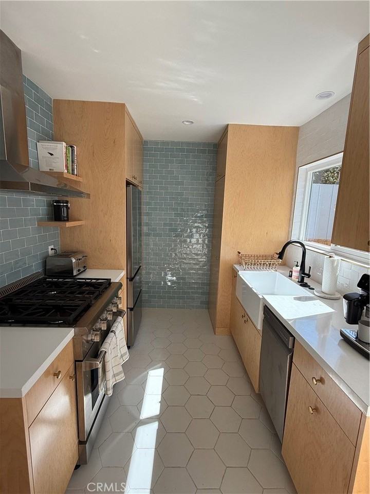 633 Grant St - Photo 6 of 19