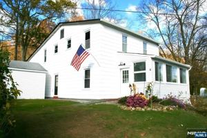 featured image of 6 Bird Ln