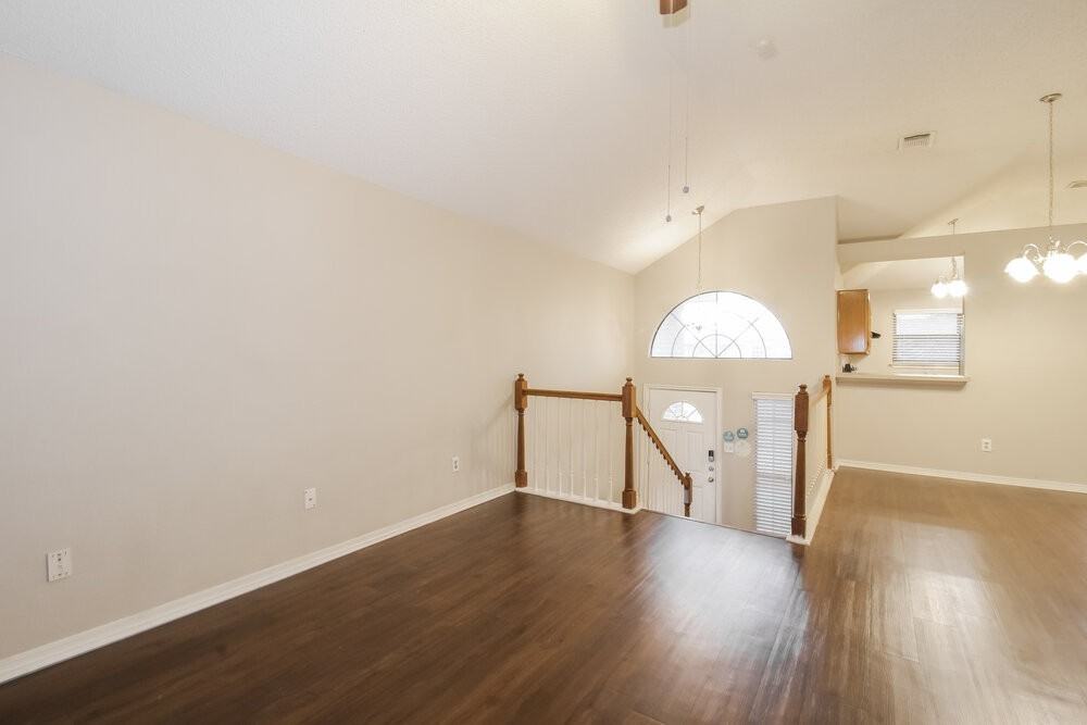 1345 Jasmine Dr - Photo 5 of 18