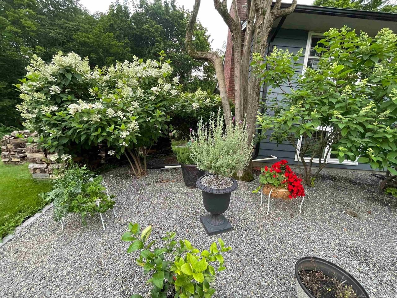 35 Mill Pond Rd - Photo 6 of 31