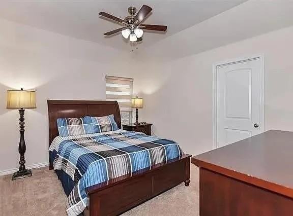 913 Yarrow St - Photo 7 of 28