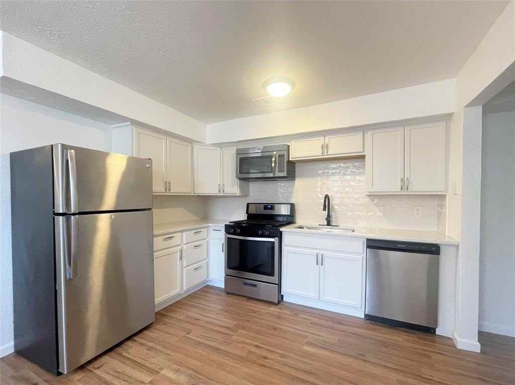 2309 Wesley St #B - Photo 4 of 27