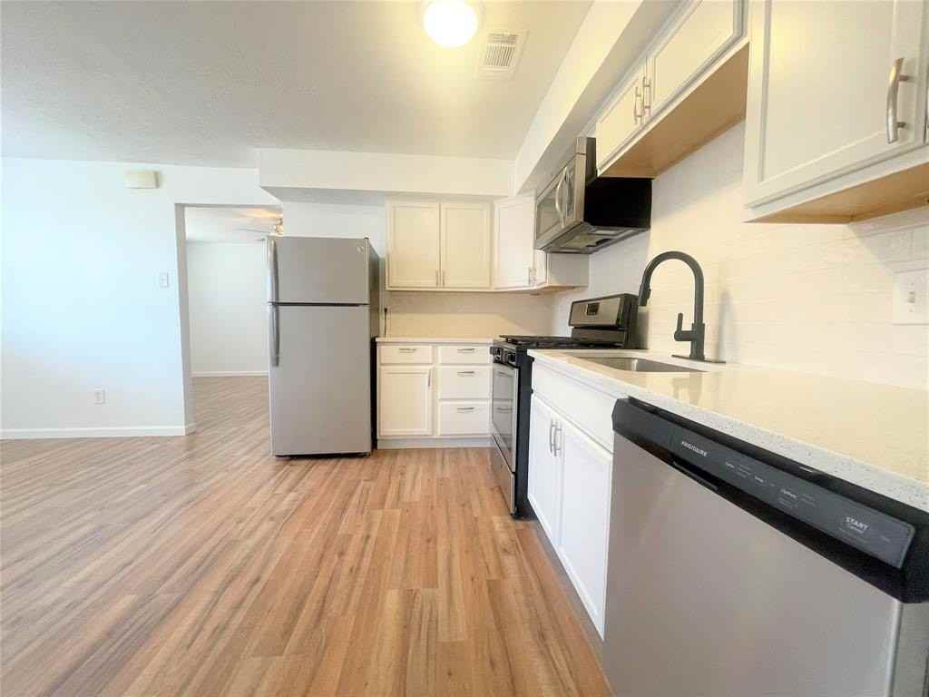 2309 Wesley St #B - Photo 6 of 27