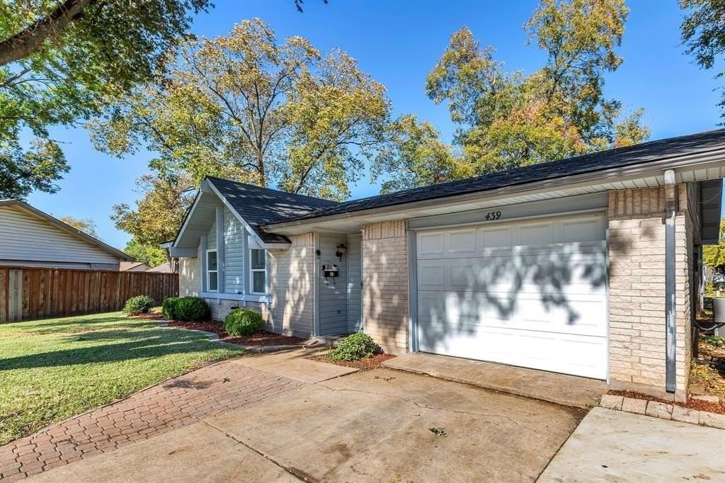 439 Clover Ln - Photo 2 of 27