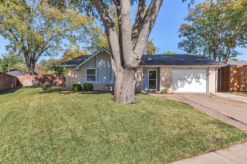 439 Clover Ln - Photo 3 of 27