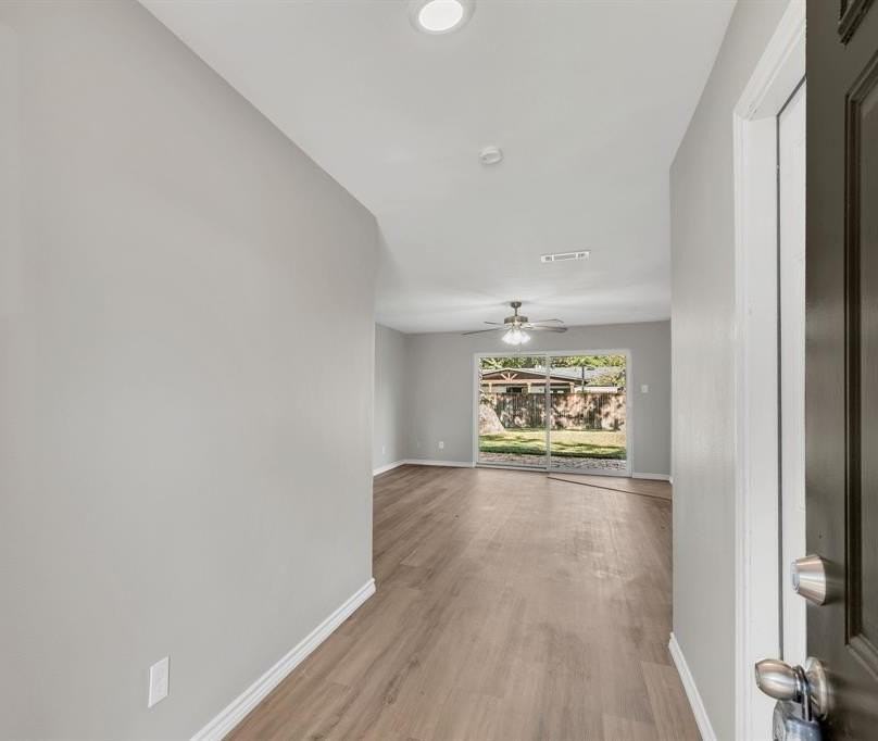 439 Clover Ln - Photo 4 of 27