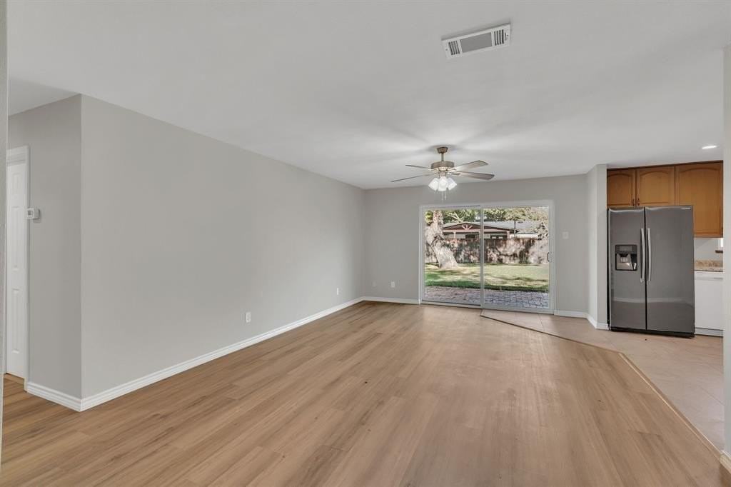 439 Clover Ln - Photo 5 of 27