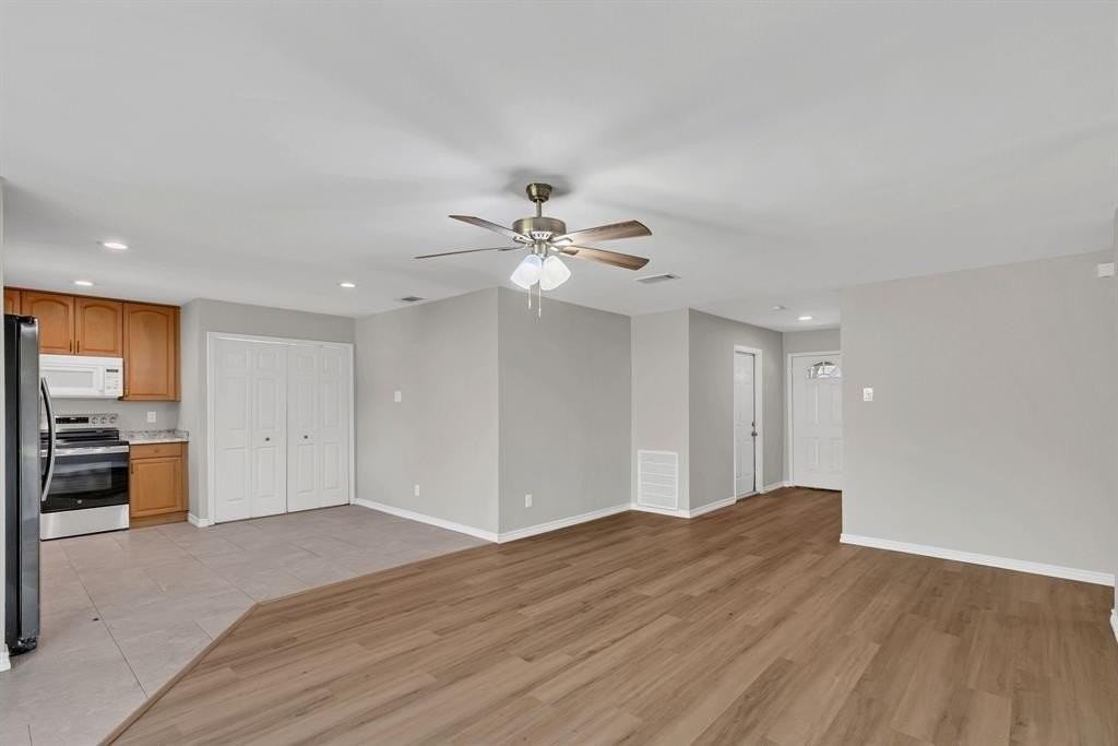 439 Clover Ln - Photo 7 of 27