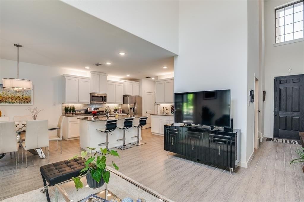 2724 Splendor Ln - Photo 7 of 25