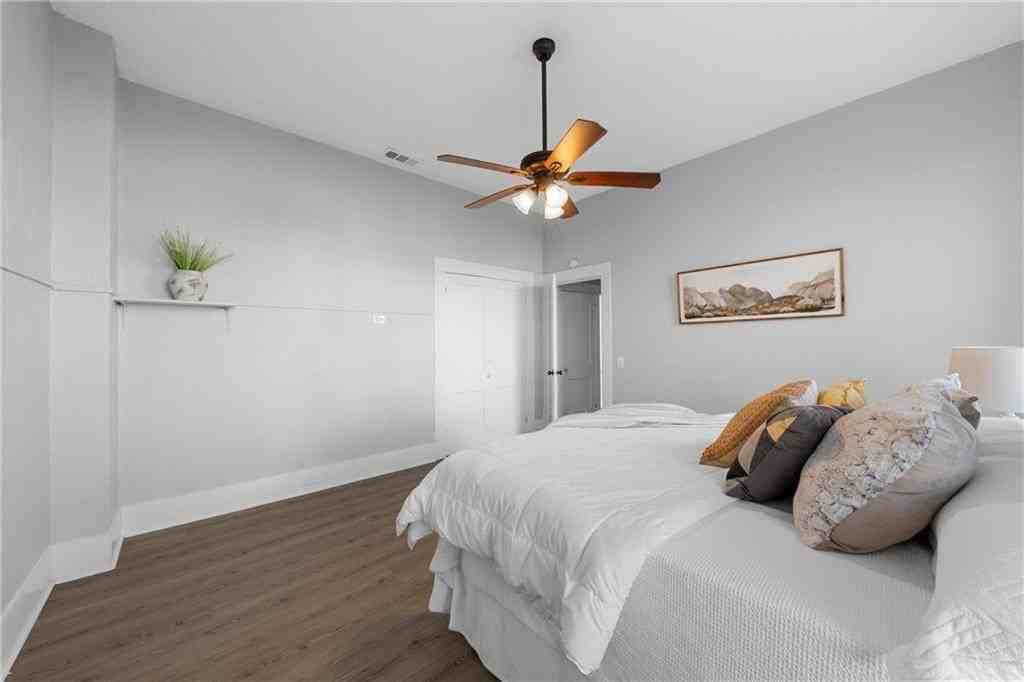 1616 Lyle Ave - Photo 4 of 18