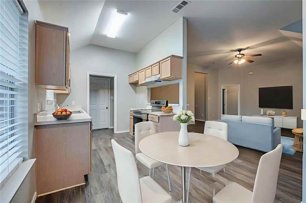 3205 Carverly Ave - Photo 4 of 14