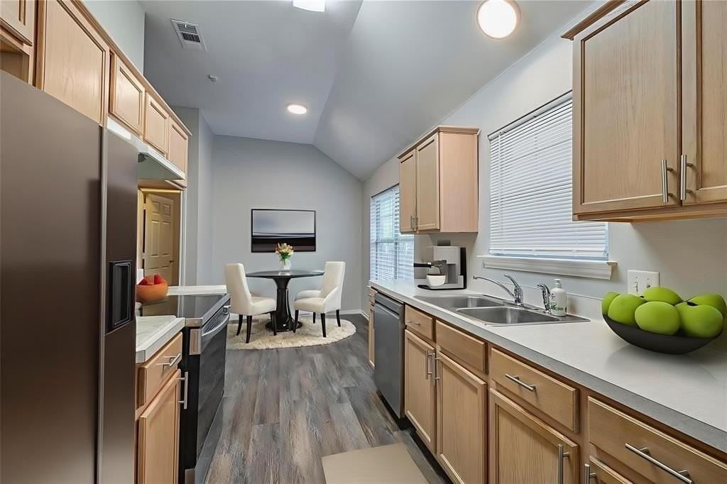 3205 Carverly Ave - Photo 6 of 14