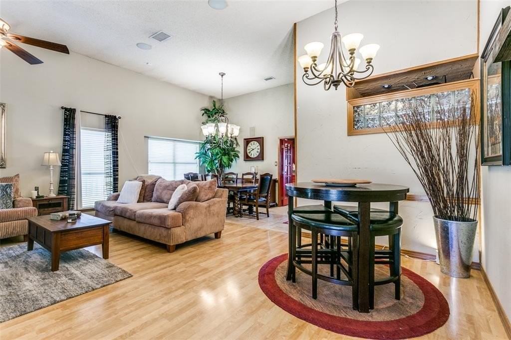 319 Ashley Dr - Photo 2 of 25