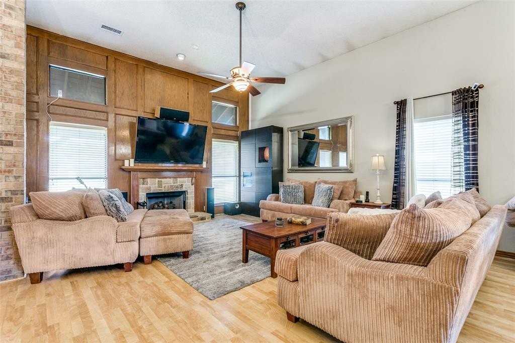 319 Ashley Dr - Photo 3 of 25